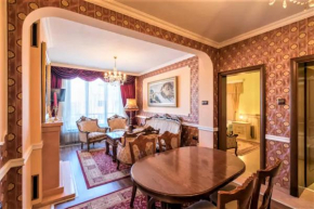 Luxury Baroque Interior in Perfect 1-bedroom Flat